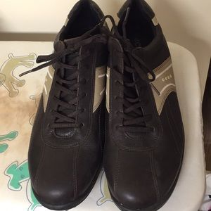 Golf shoes